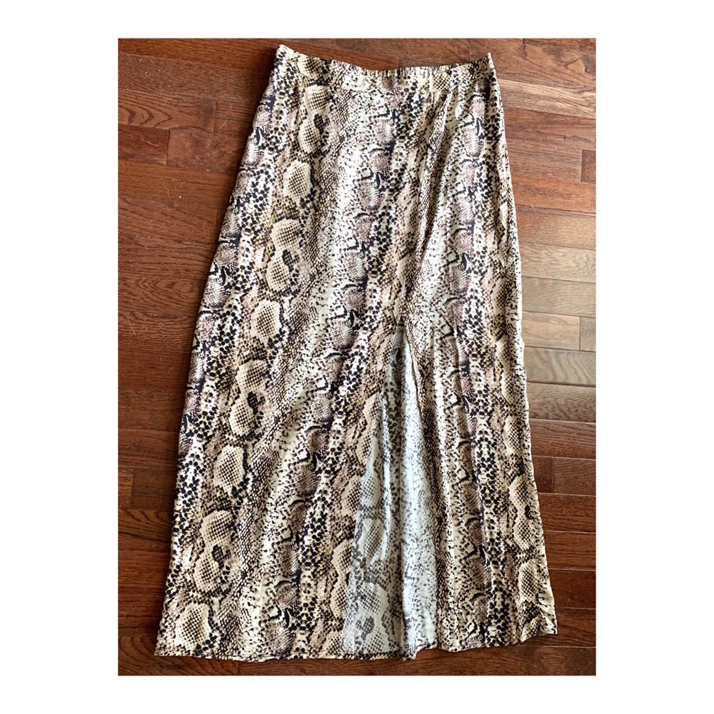 MIDI LENGTH SNAKE PRINT SKIRT